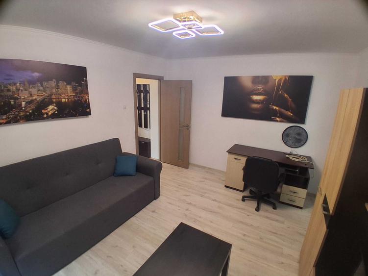 Apartament cu 2 camere semidecomandat în Brâncoveanu