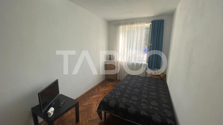 Apartament cu 3 camere semidecomandat, mobilat în Terezian