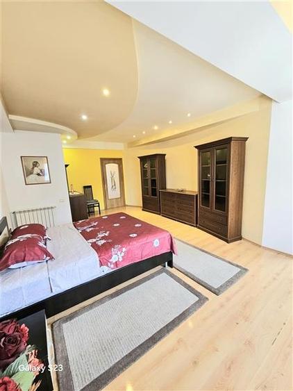 Apartament cu 3 camere decomandat, mobilat în Central