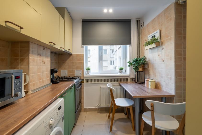 Apartament cu 3 camere semidecomandat în Universitate