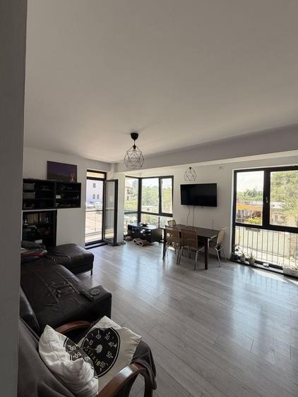 Apartament cu 3 camere decomandat în Palazu Mare