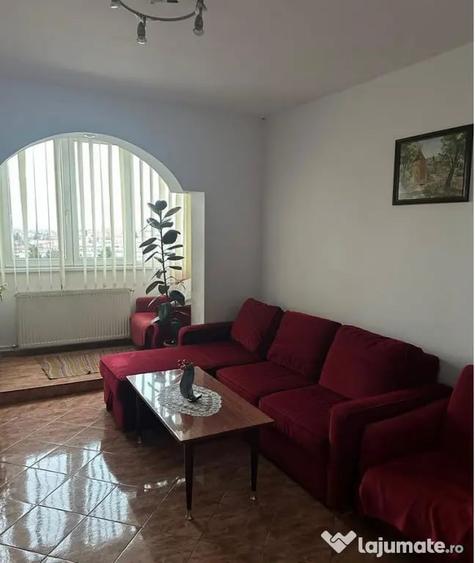 Apartament cu 3 camere semidecomandat în Astra