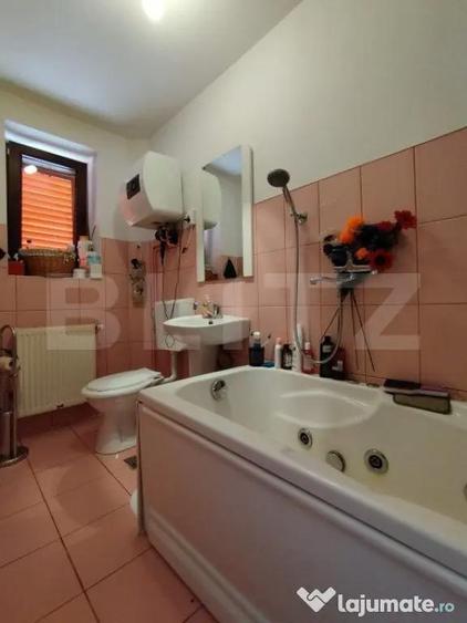 Casă cu 7 camere cu Teren 440 Mp în Poiana