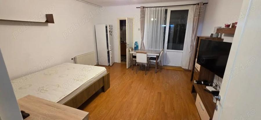 Garsonieră decomandată în Central