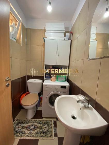 Casă individuală cu 5 camere cu Canalizare în Cetate