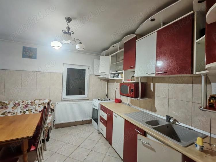 Apartament cu 4 camere decomandat în Progresul