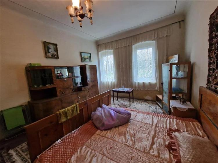 Casă individuală cu 10 camere cu Canalizare în Muncitoresc