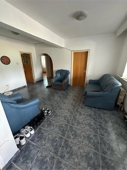 Apartament cu 3 camere decomandat în Craiovei