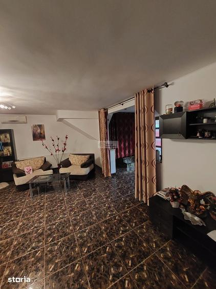 Casă cu 8 camere cu Teren 1000 Mp în Garoafa