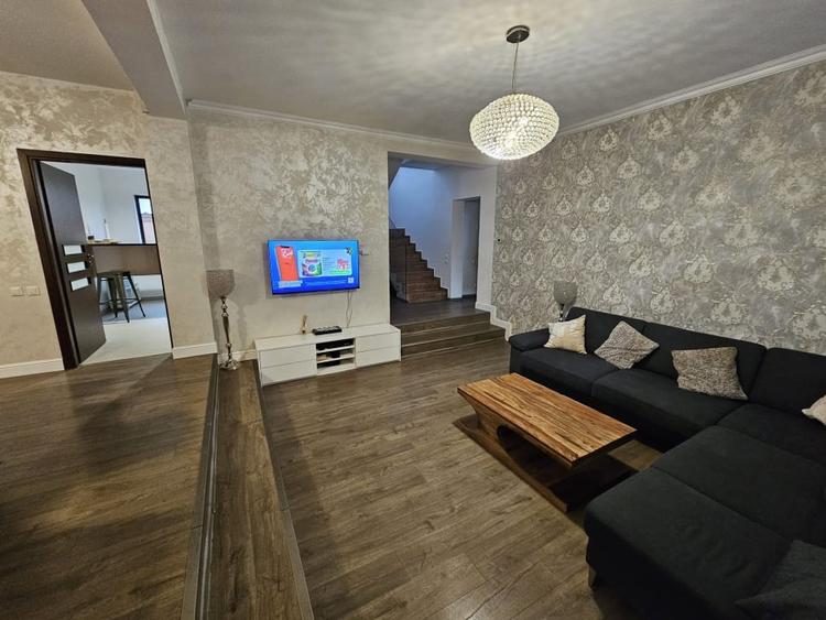 Casă individuală cu 5 camere cu Piscina în Cârcea