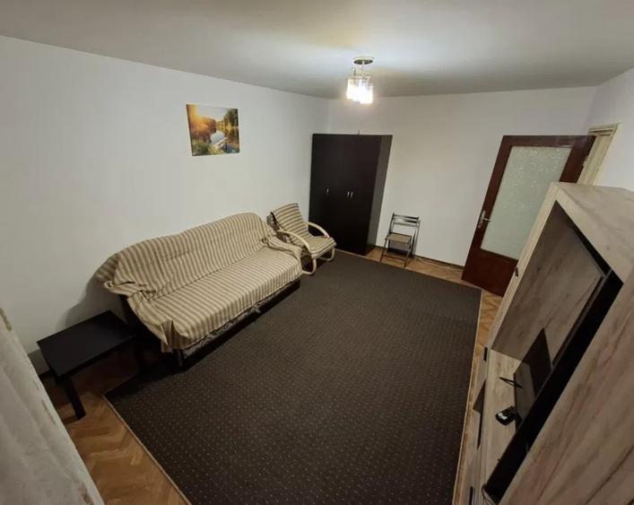 Garsonieră decomandată în Drumul Taberei