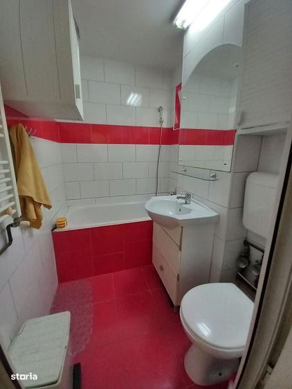 Apartament cu 3 camere semidecomandat în Dobroești
