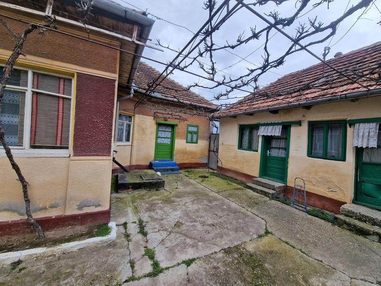 Casă cu 4 camere în Șomoșcheș