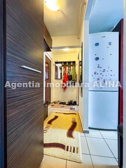 Apartament cu 3 camere semidecomandat în Micro 15