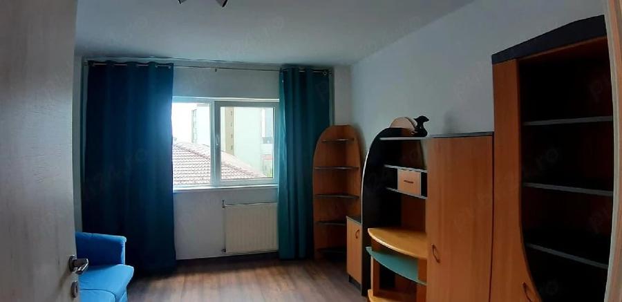 Apartament cu 3 camere decomandat în Aradului