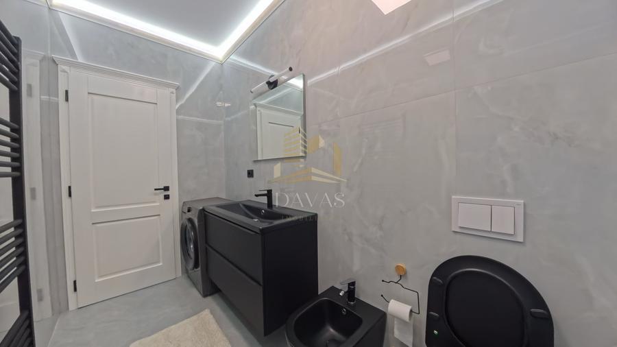 Apartament cu 3 camere semidecomandat, mobilat în Între Lacuri
