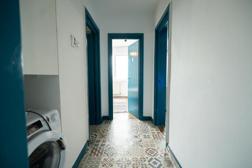 Apartament cu 2 camere semidecomandat, mobilat în Semicentral