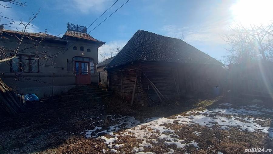 Casă cu 3 camere cu Teren 7800 Mp în Central