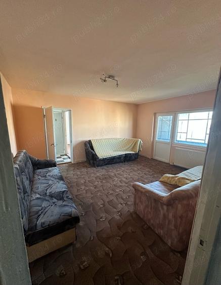 Apartament cu 3 camere semidecomandat în Central