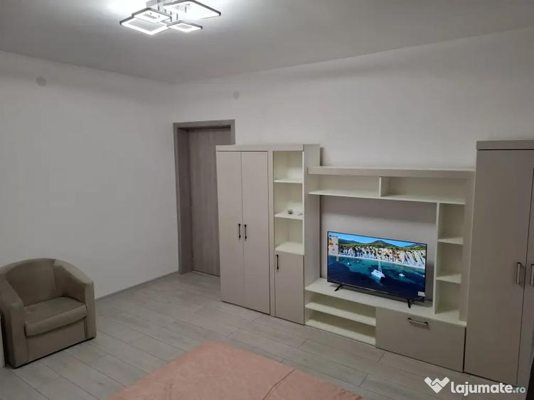 Garsonieră decomandată în Central