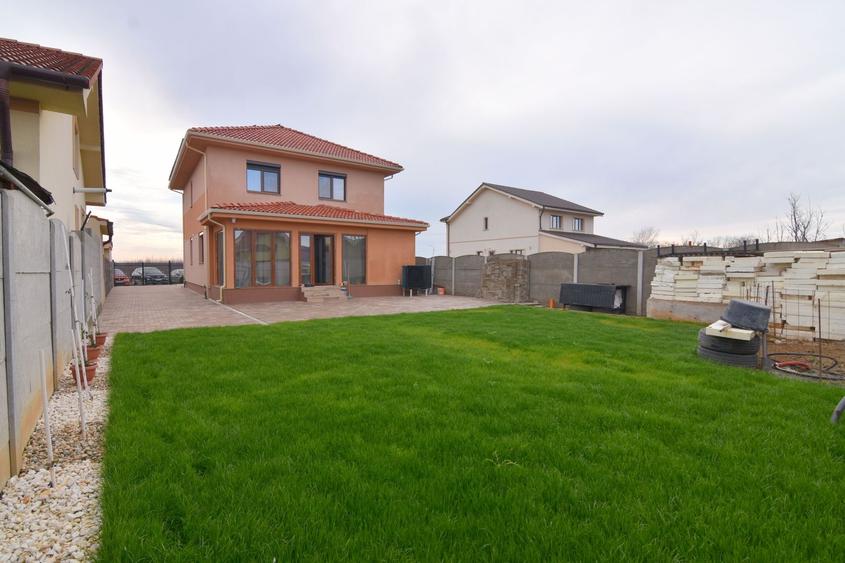 Casă individuală cu 4 camere cu Teren 430 Mp în Ghirodei