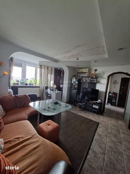 Apartament cu 3 camere semidecomandat, mobilat în Rahova