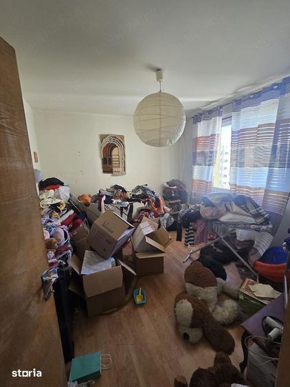 Apartament cu 3 camere decomandat în Tei