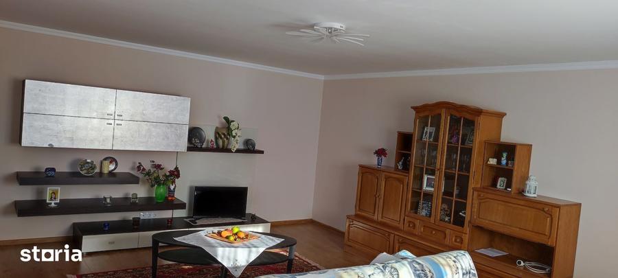 Casă cu 5 camere cu Teren 750 Mp în Cazasu