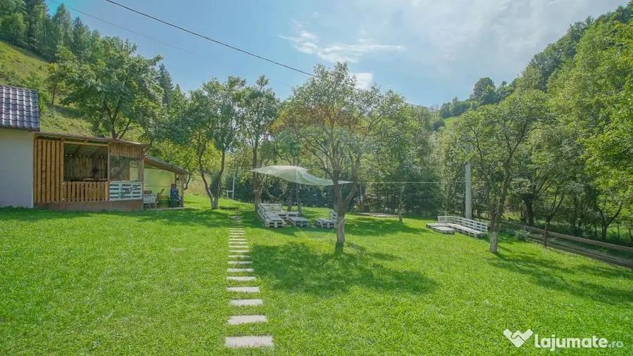 Casă cu 10 camere cu Teren 1137 Mp în Moieciu