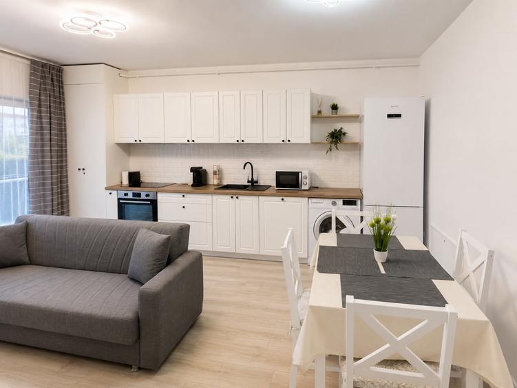 Apartament cu 2 camere semidecomandat, mobilat în Florești