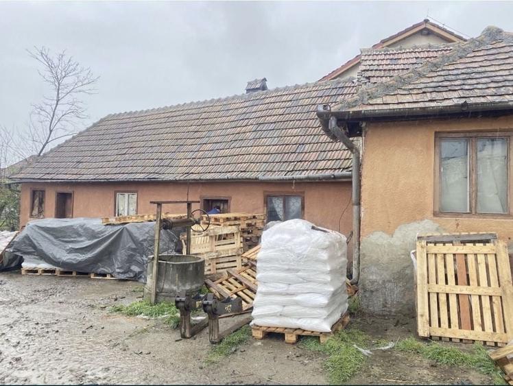 Casă cu 4 camere în Cergău
