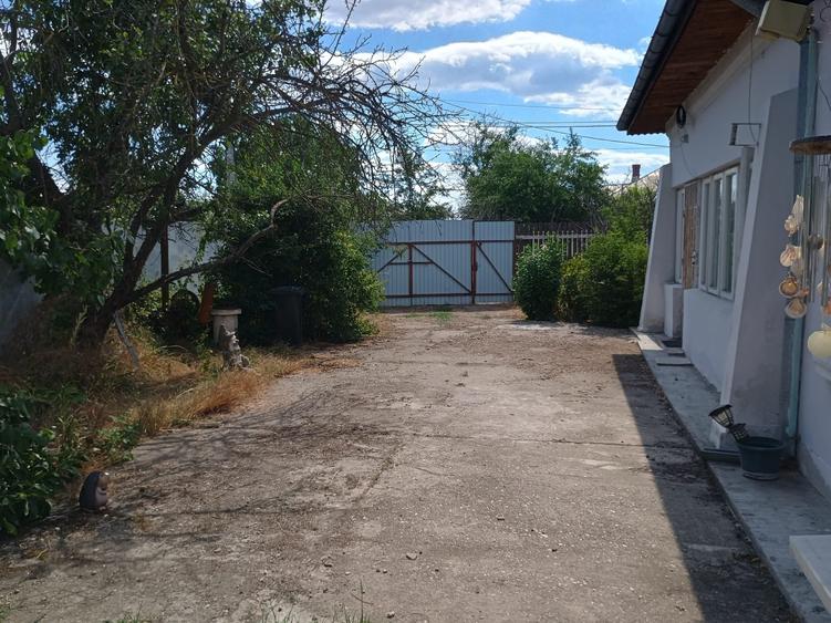 Casă cu 4 camere cu Teren 1600 Mp în Singureni
