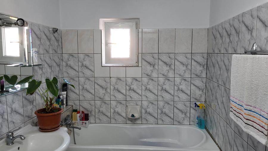 Apartament cu 3 camere decomandat, mobilat în Central
