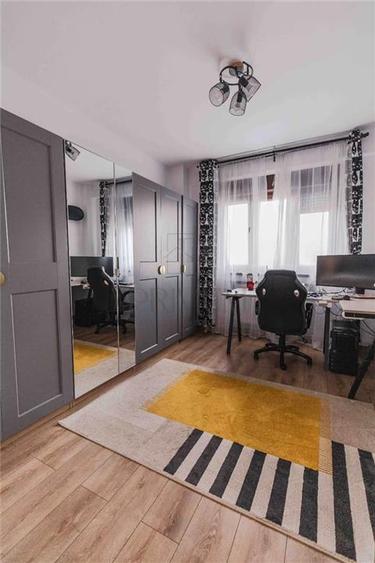 Apartament cu 4 camere decomandat în Central