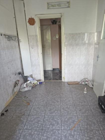 Apartament cu 3 camere semidecomandat în Tomis I