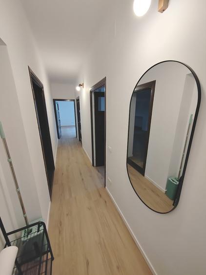 Apartament cu 3 camere decomandat în Ștefan cel Mare