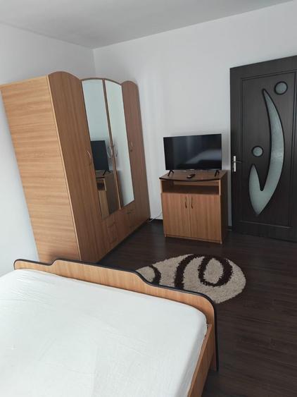 Apartament cu 3 camere decomandat în Exterior Vest