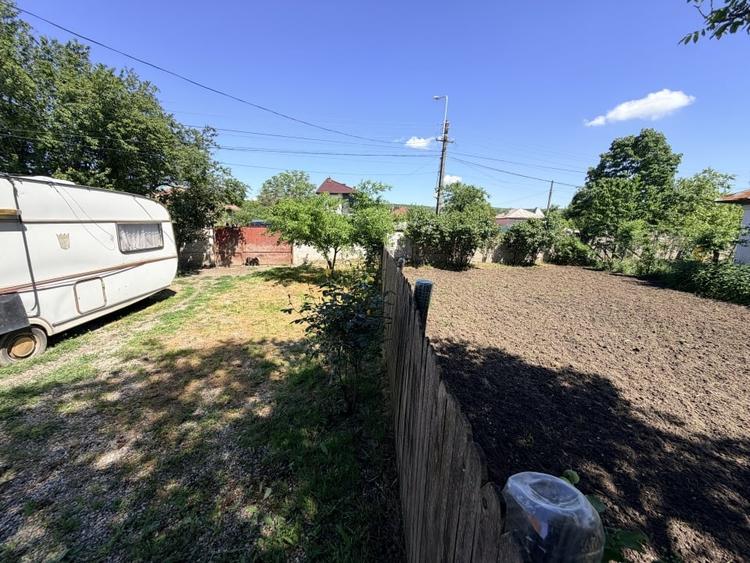 Casă individuală cu 6 camere cu Teren 3000 Mp în Exterior Nord