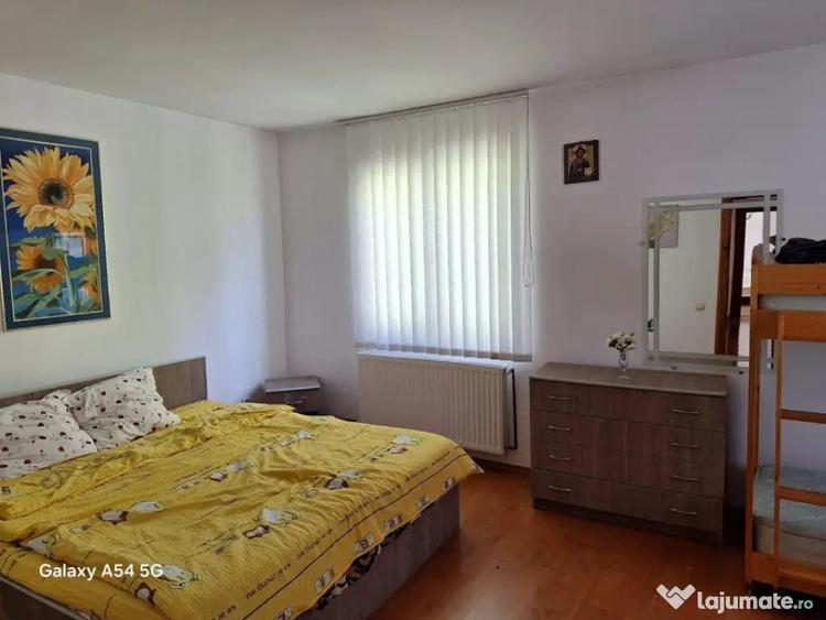 Casă cu 7 camere cu Teren 6242 Mp în Central
