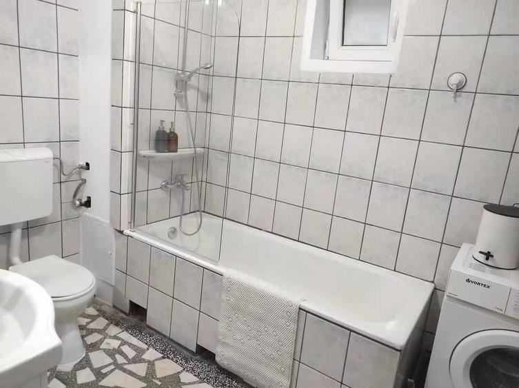 Casă cu 2 camere cu Teren 70 Mp în Central