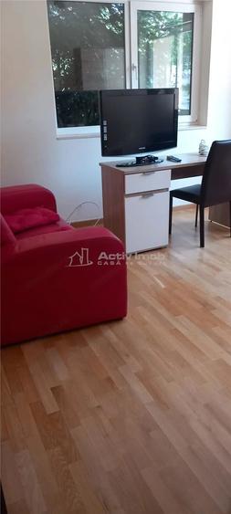 Casă cu 5 camere cu Teren 700 Mp în Străulești