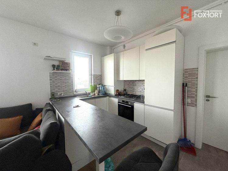 Apartament cu 3 camere decomandat, mobilat în Girocului