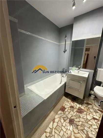 Apartament cu 4 camere decomandat, mobilat în Calea Victoriei