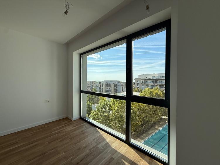 Apartament cu 3 camere semidecomandat în Pipera