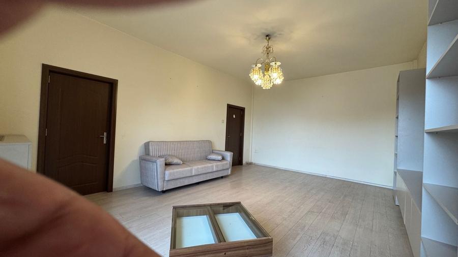 Apartament cu 2 camere decomandat, mobilat în Polonă