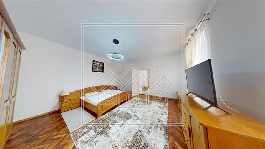 Apartament cu 3 camere semidecomandat în Central