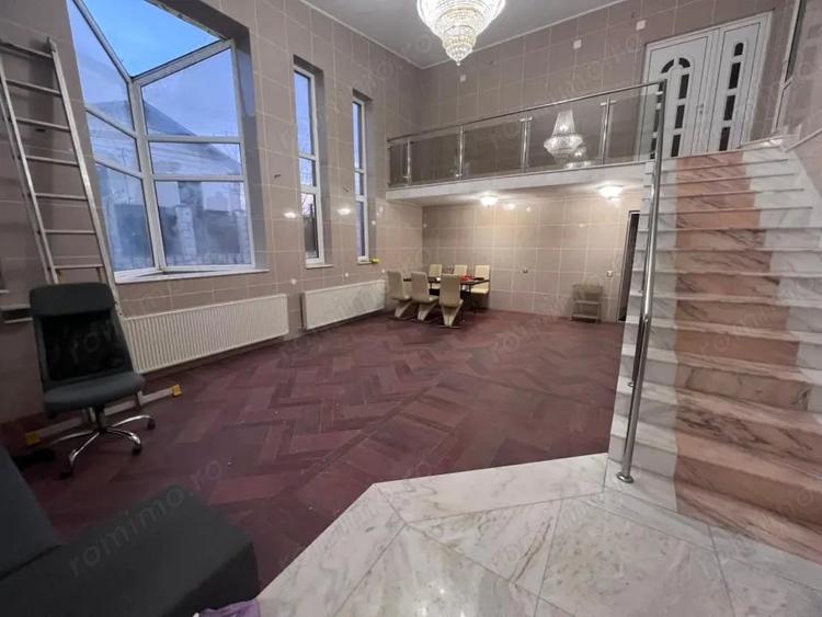 Apartament cu 5 camere decomandat în Gării