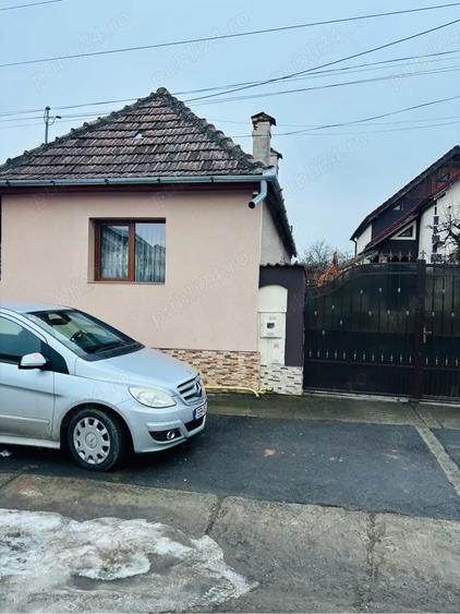 Casă cu 5 camere cu Teren 900 Mp în Cristian