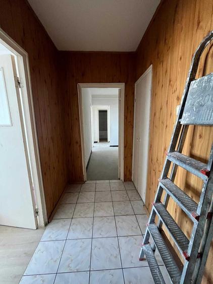 Apartament cu 3 camere decomandat în Exterior Vest