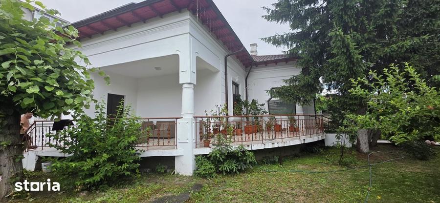 Casă cu 4 camere cu Teren 500 Mp în Far